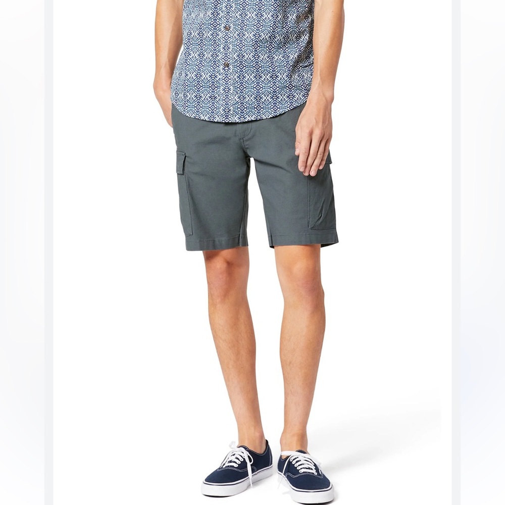 Dockers Men’s Tech Cargo Straight Fit Shorts. Size 42